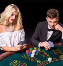 Tampilan permainan Bikini Paradise di aplikasi mobile wkwk62 menunjukkan gulungan slot dengan simbol tropis